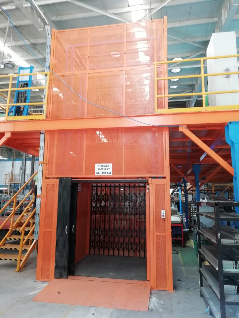 Hydraulic Goods Lift