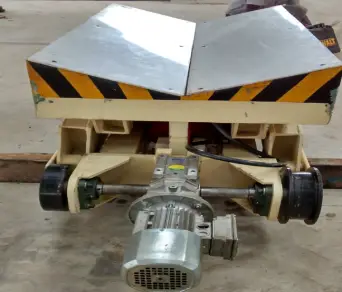 Scissor-Lift-with-Motorised-Trolley